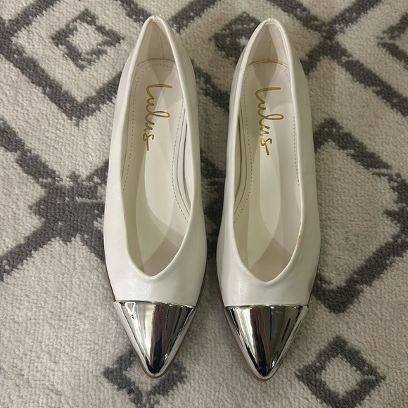 Lulus Lanxy White Cap Toe Flats Sz 6.5 *Flawed - Picture 3 of 5
